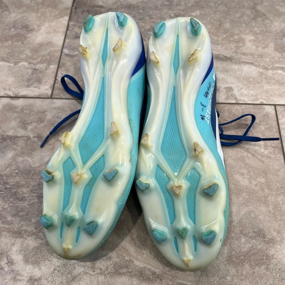 Men’s Soccer Cleats - Picture 3 of 5